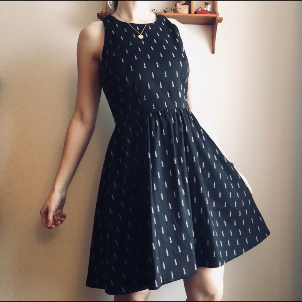 💄 Lipstick Print Black Dress